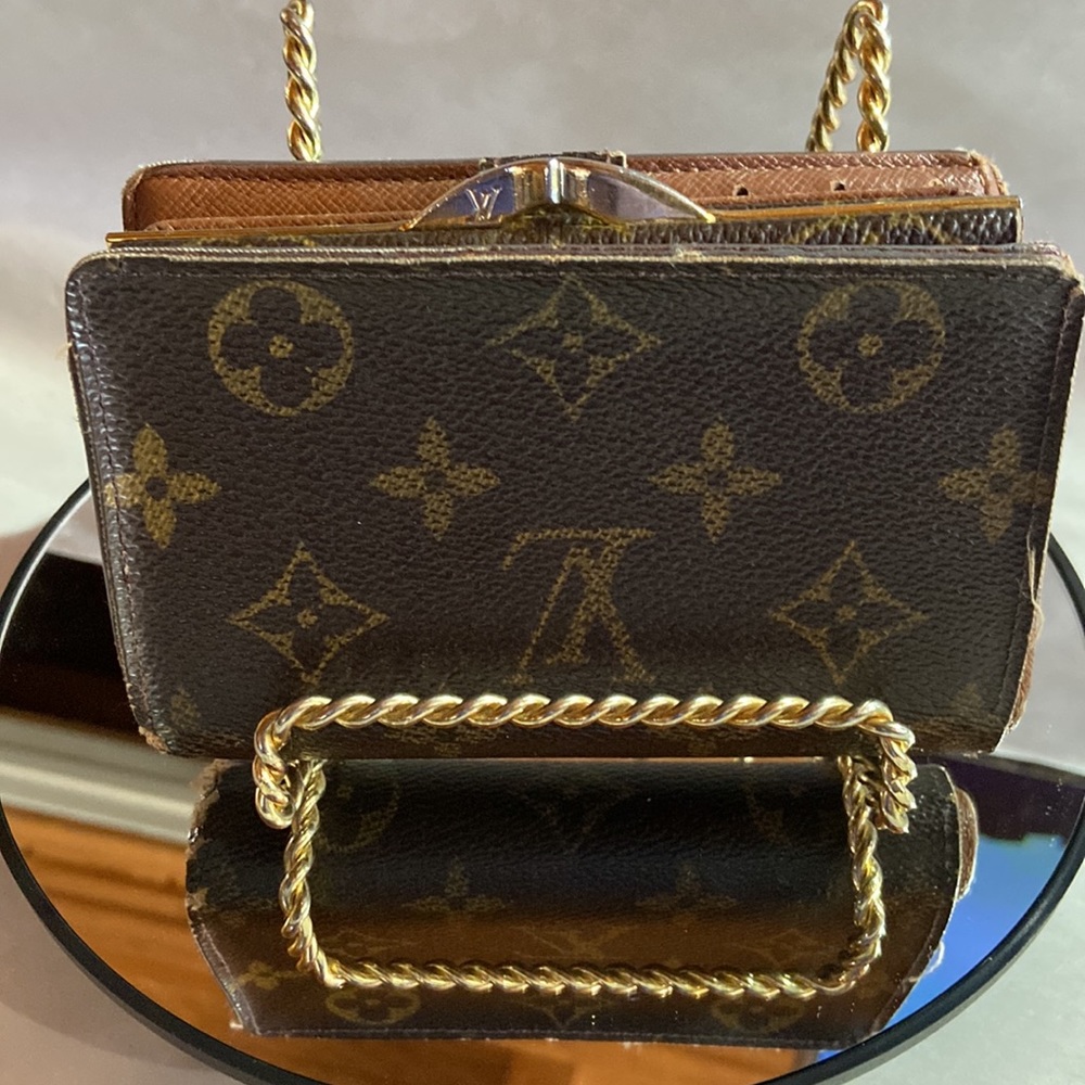 Louis Vuitton Kiss lock wallet